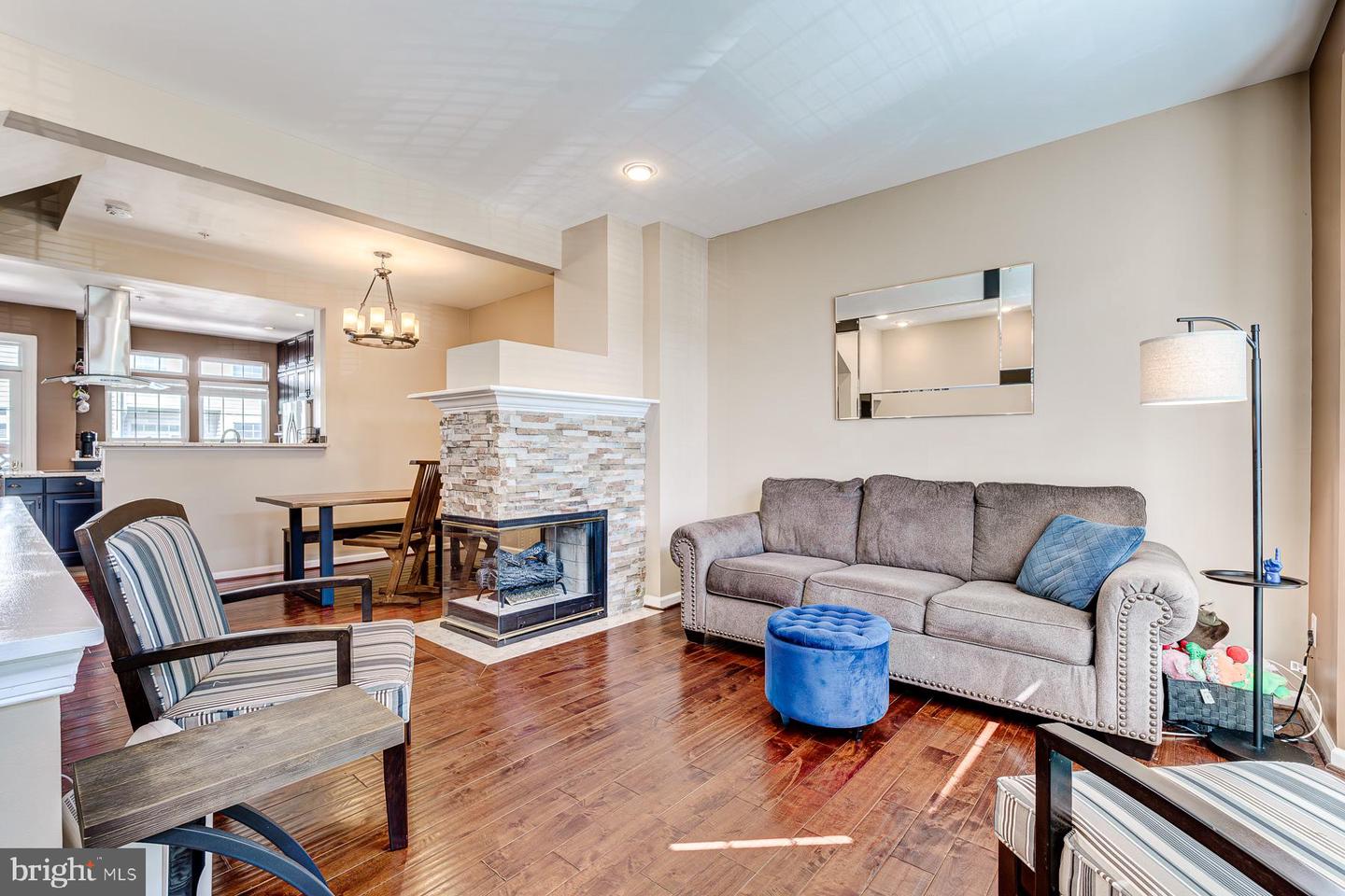 938 Harrison Cir