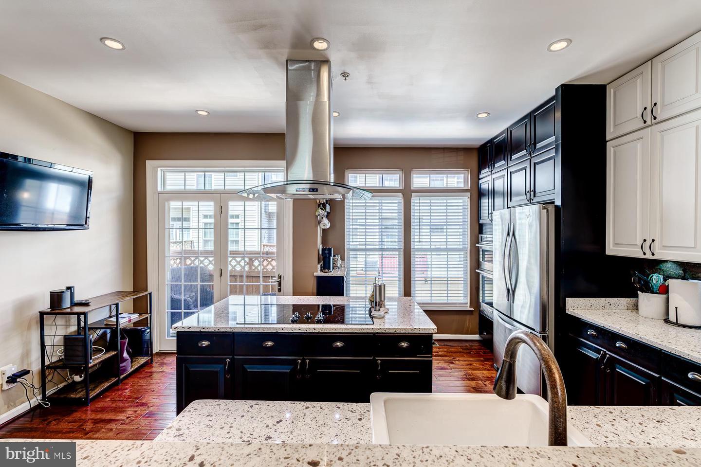 938 Harrison Cir