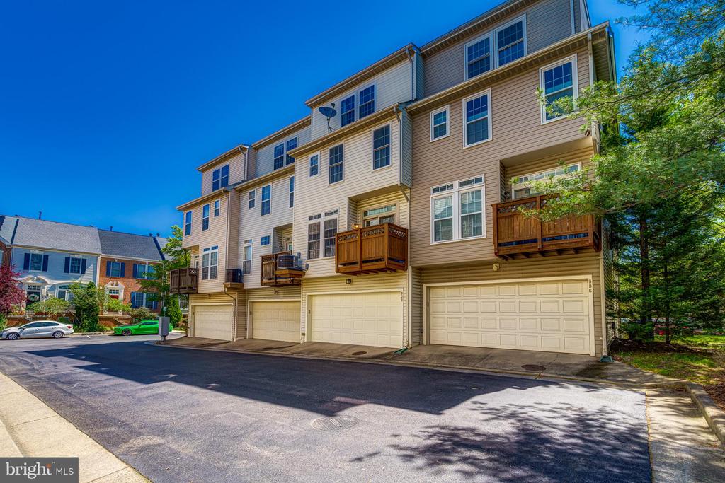 938 Harrison Cir