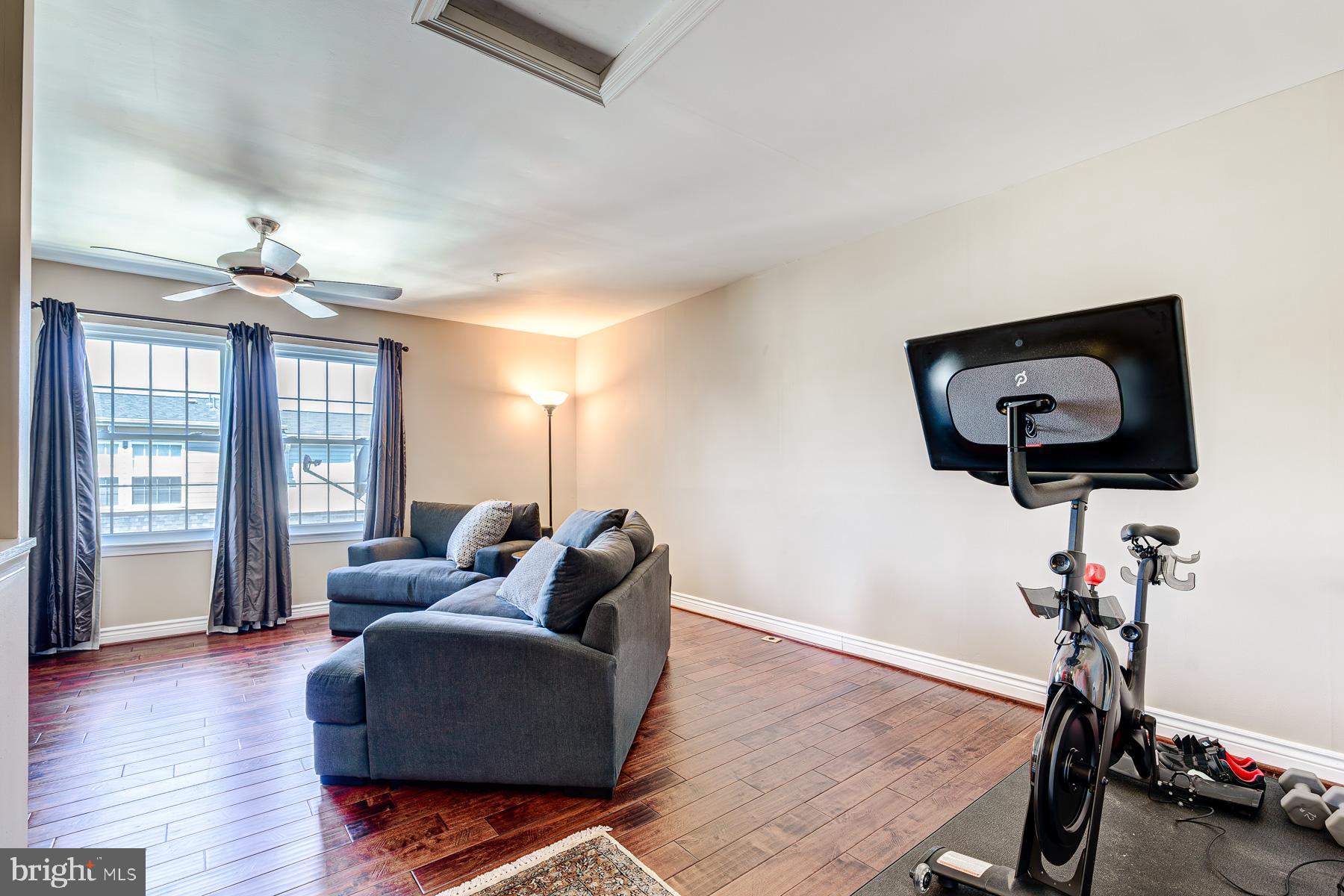 938 Harrison Cir