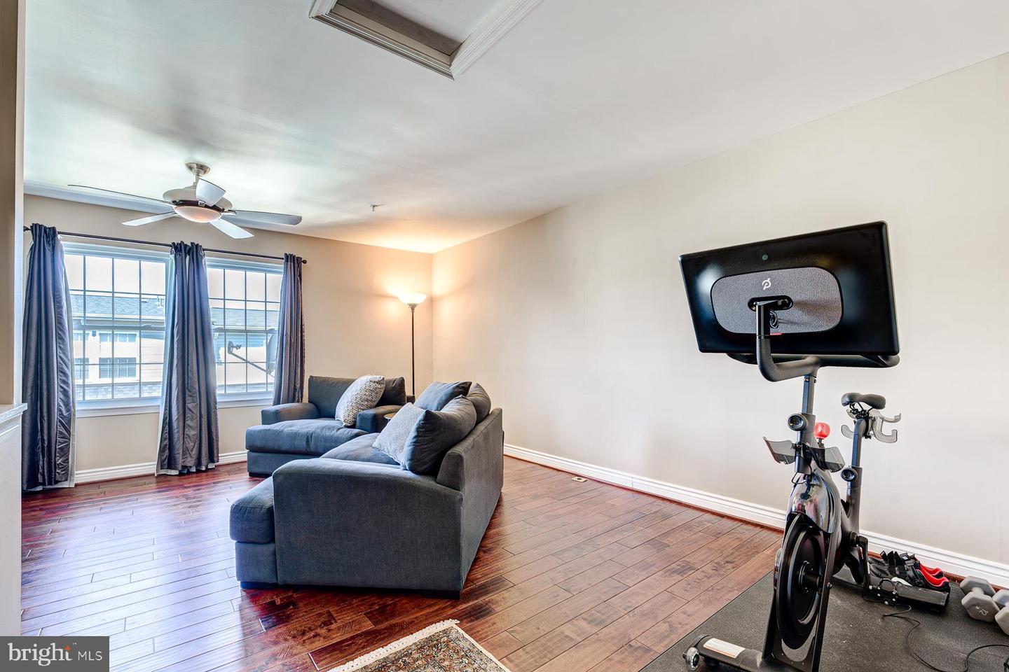 938 Harrison Cir