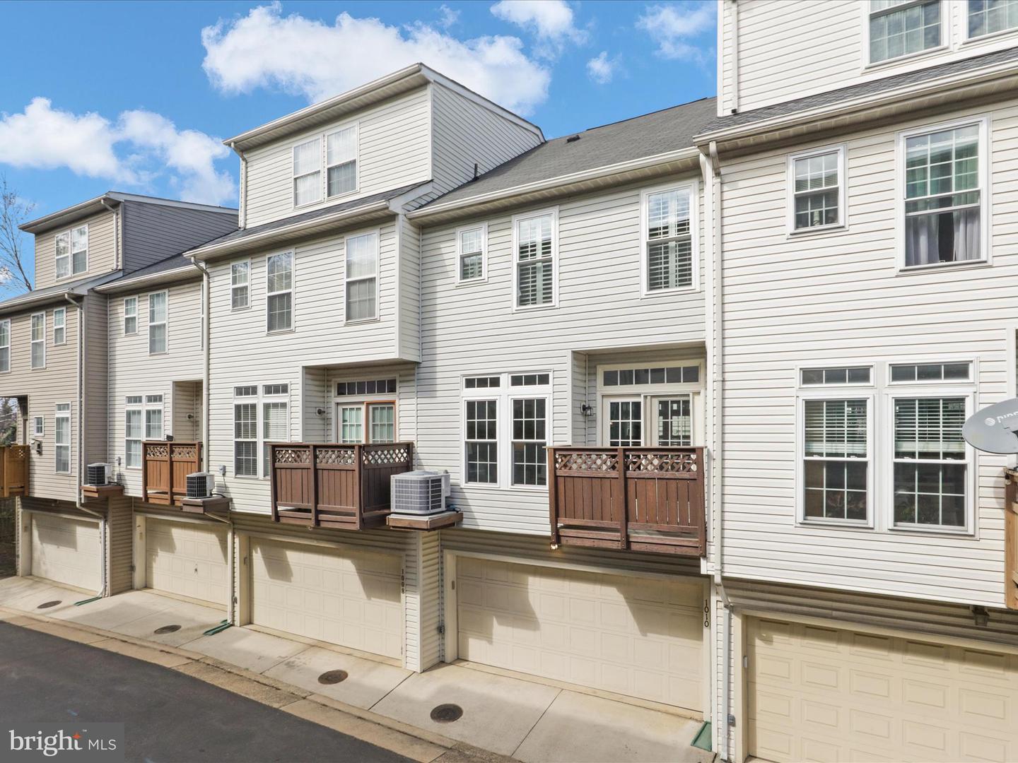 1010 Harrison Cir