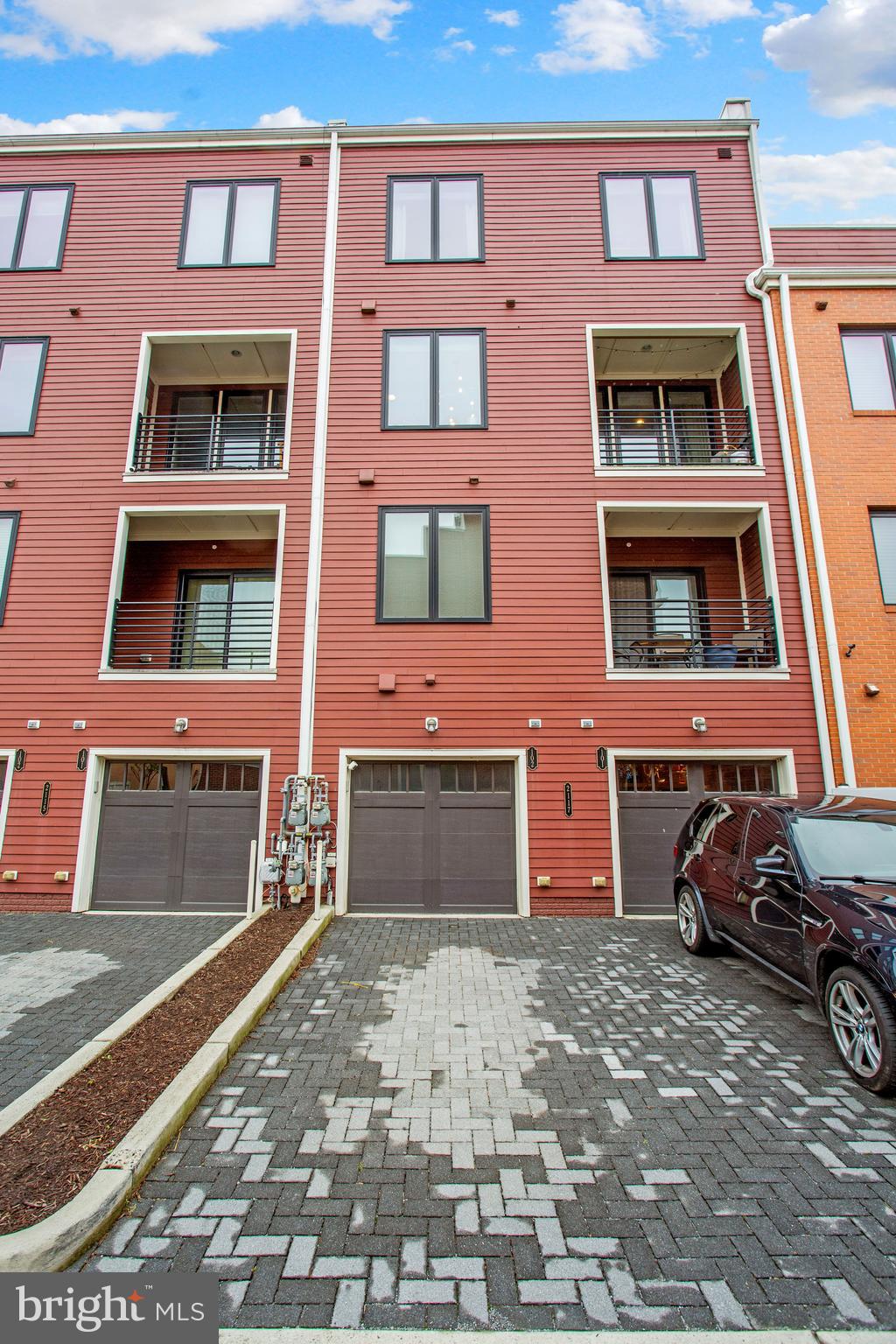 2117 RICHMOND HWY #102