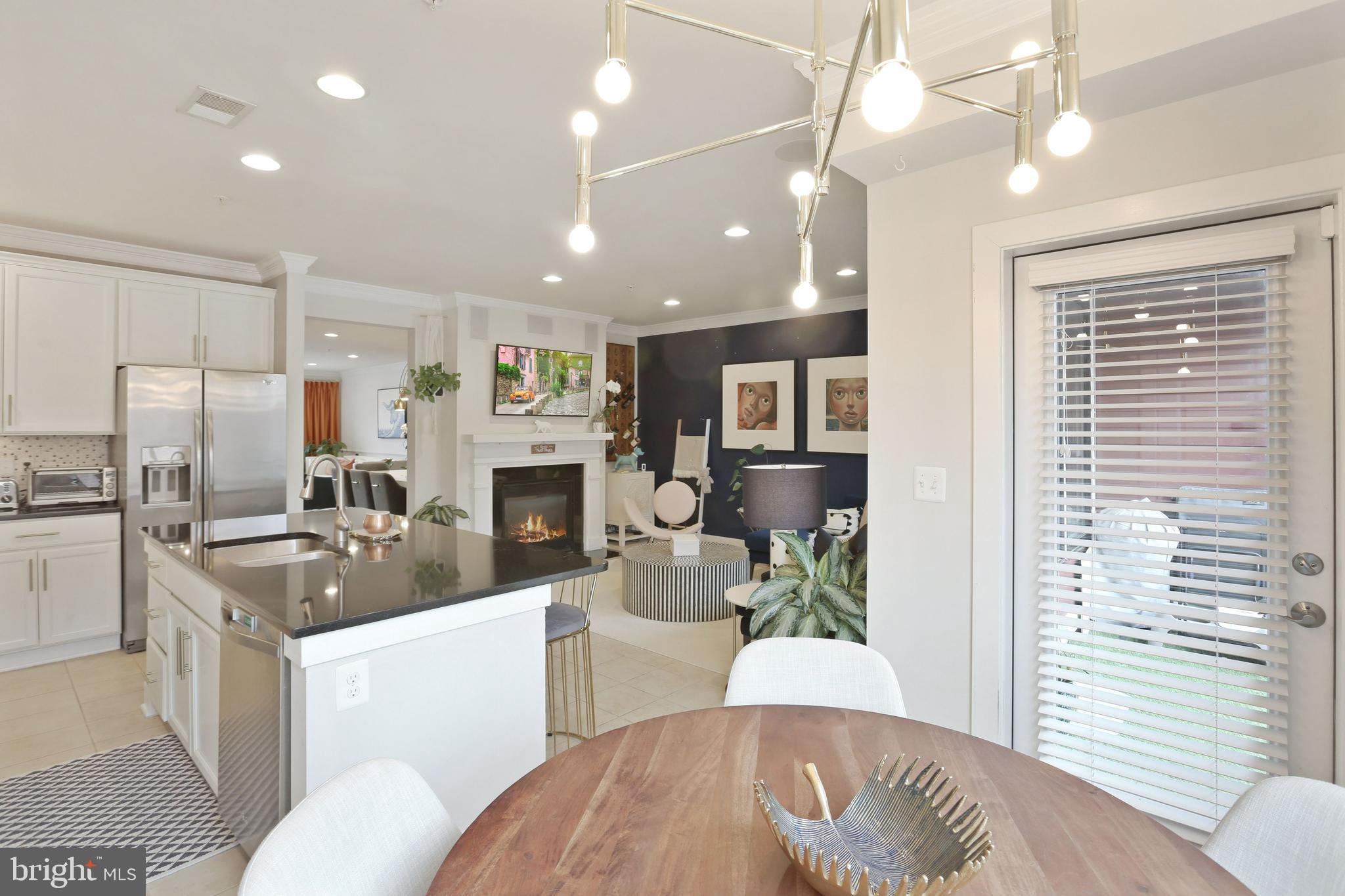 2117 RICHMOND HWY #102