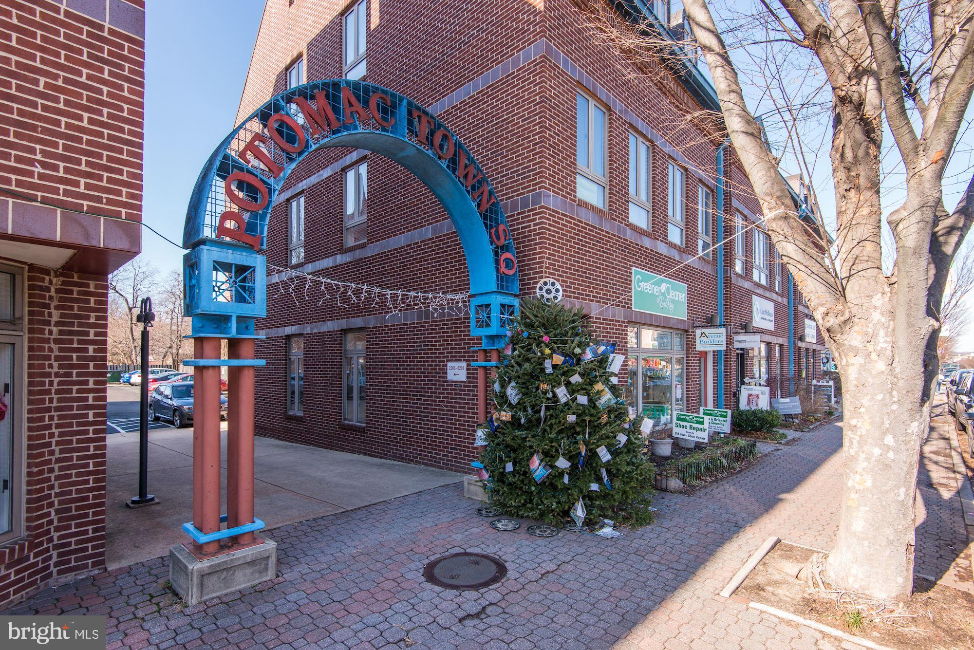 2117 RICHMOND HWY #102