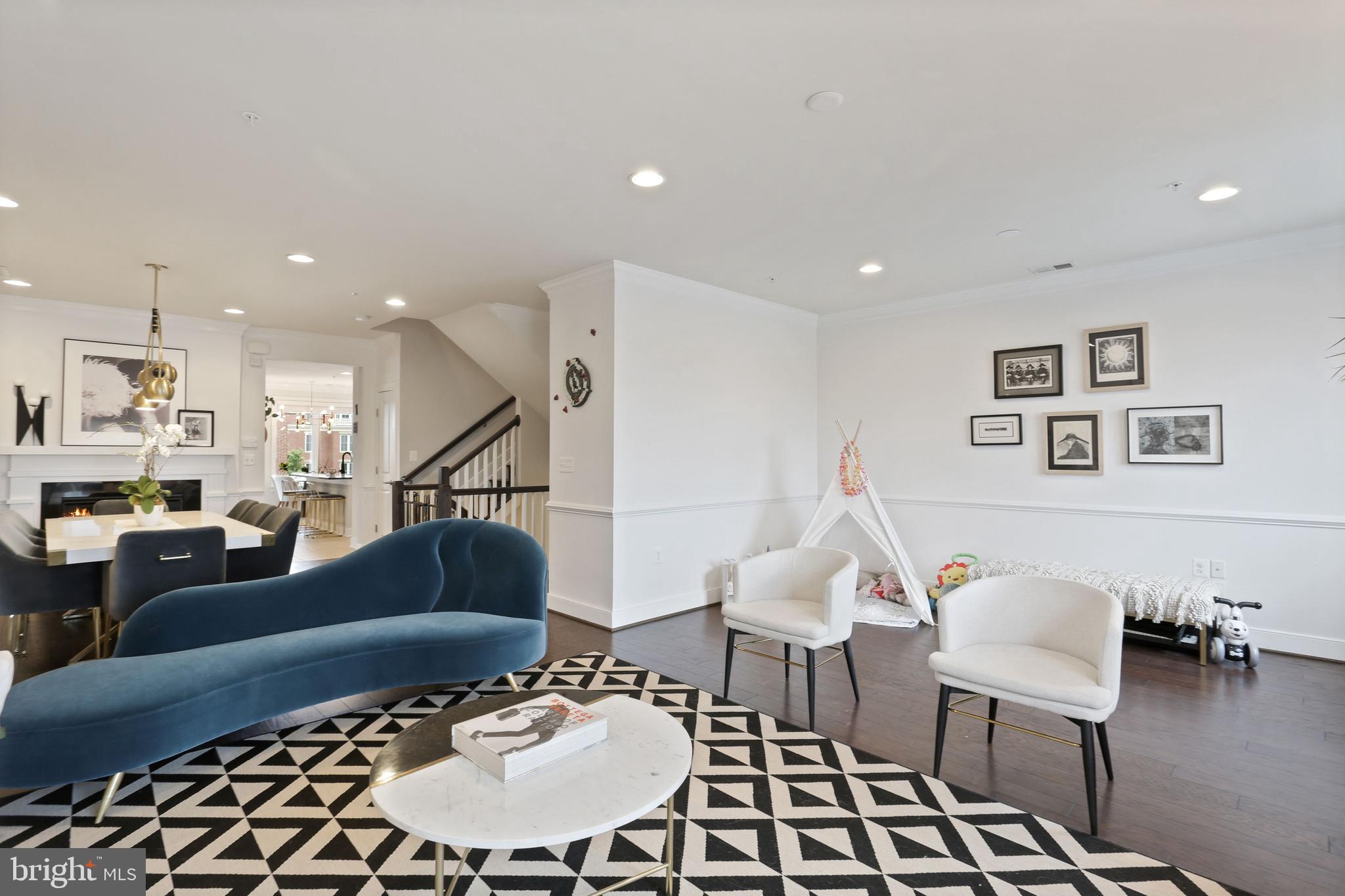 2117 RICHMOND HWY #102