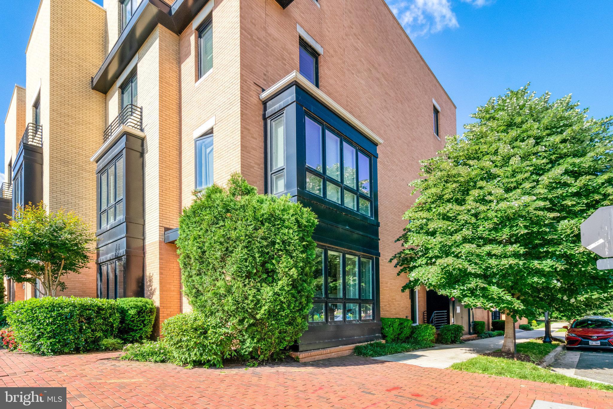 621 BLUEMONT AVE