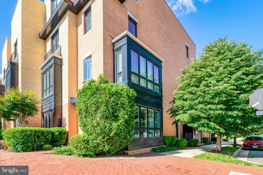 621 BLUEMONT AVE