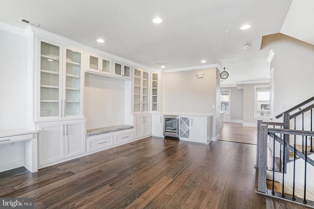 621 BLUEMONT AVE