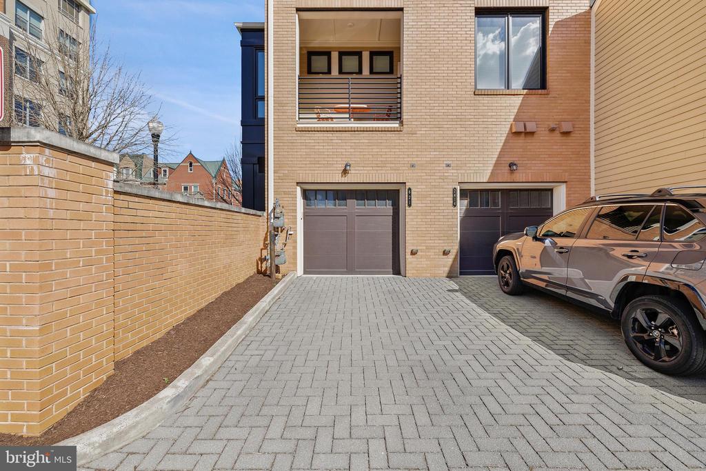 621 BLUEMONT AVE