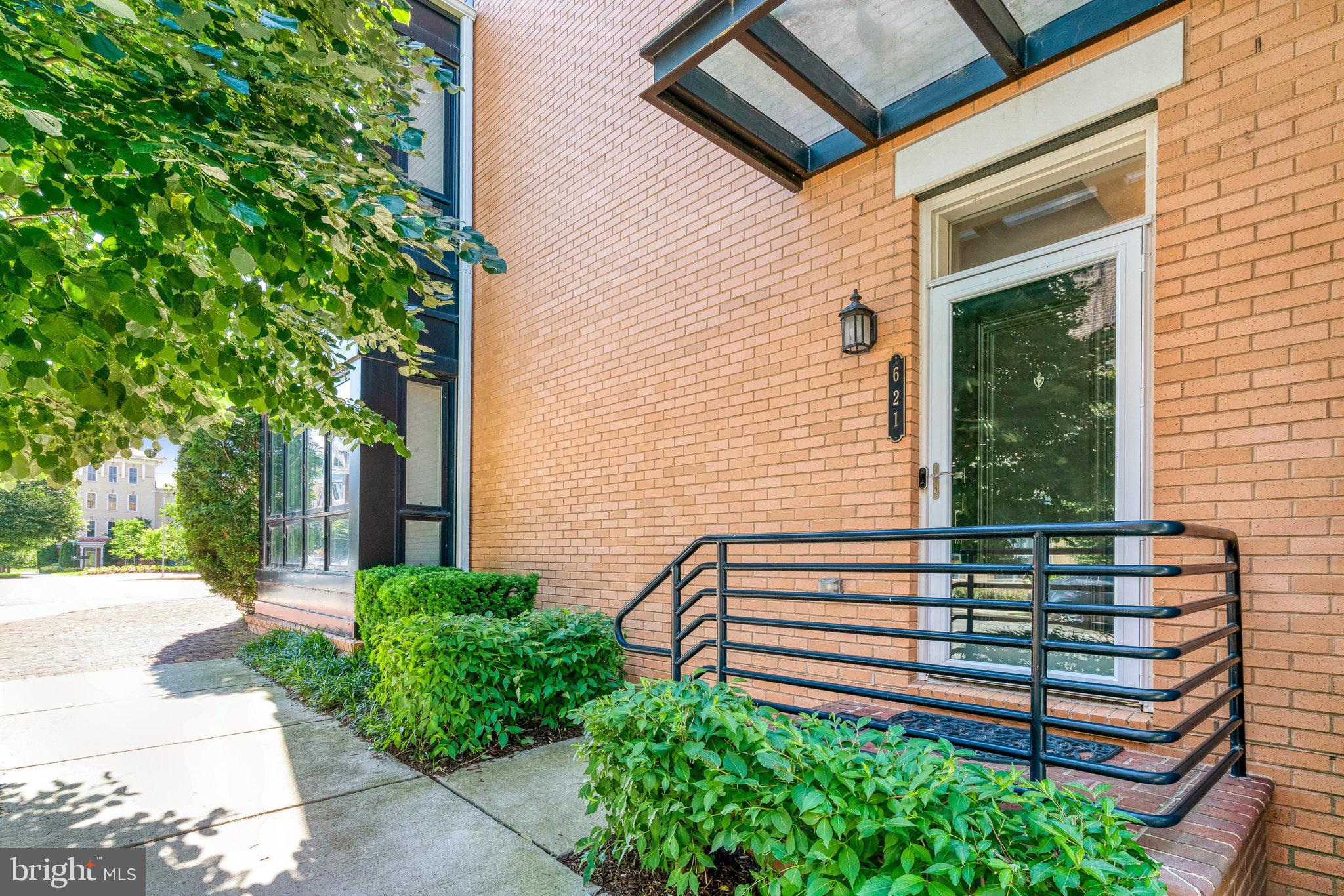 621 BLUEMONT AVE