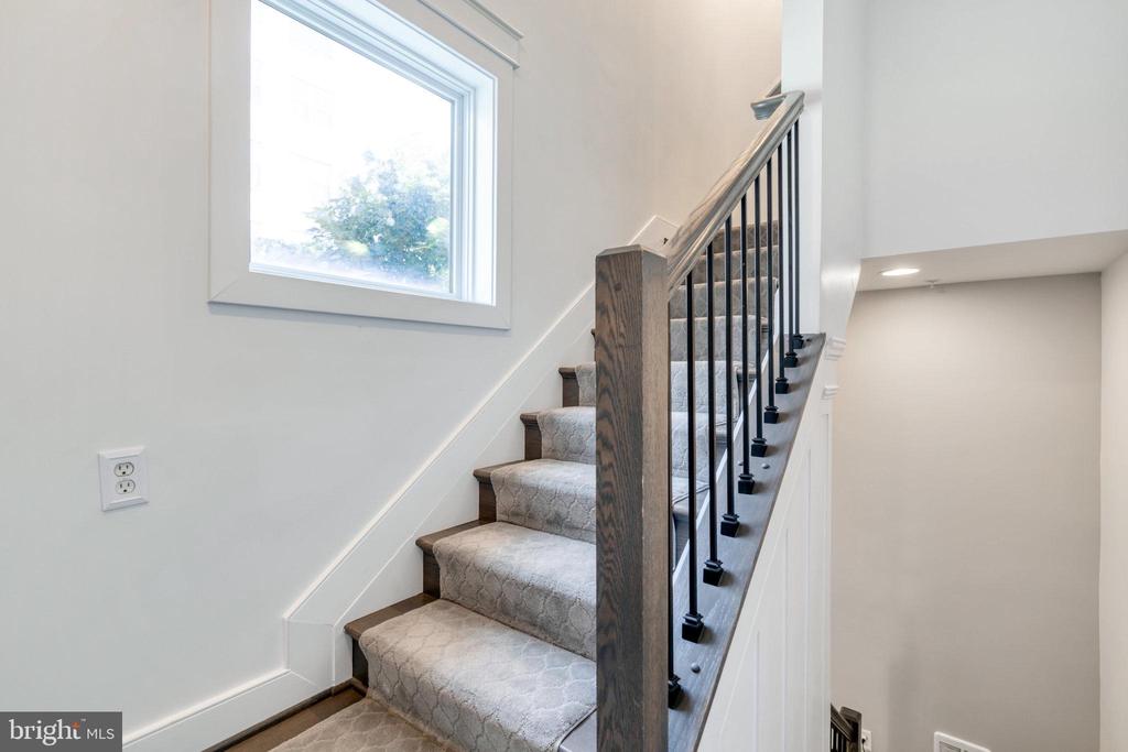 621 BLUEMONT AVE