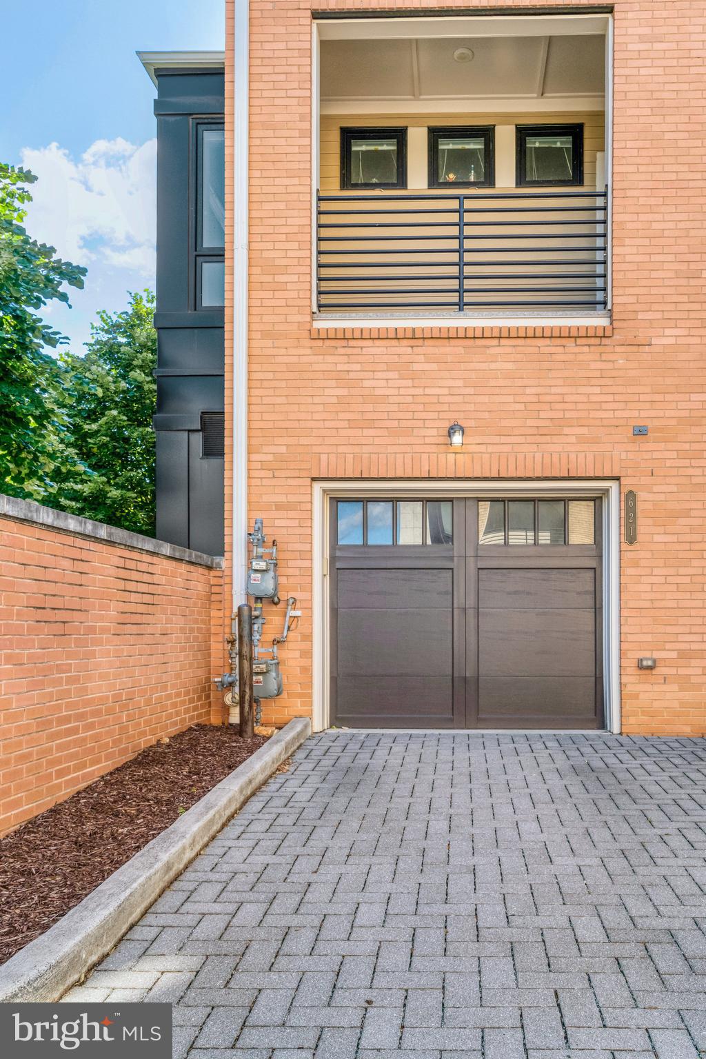 621 BLUEMONT AVE