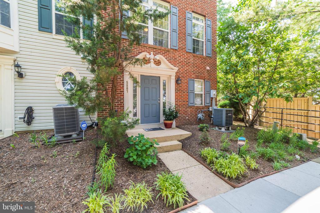 5807 PEARSON LANE
