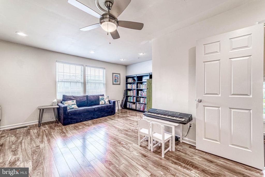 5807 PEARSON LANE