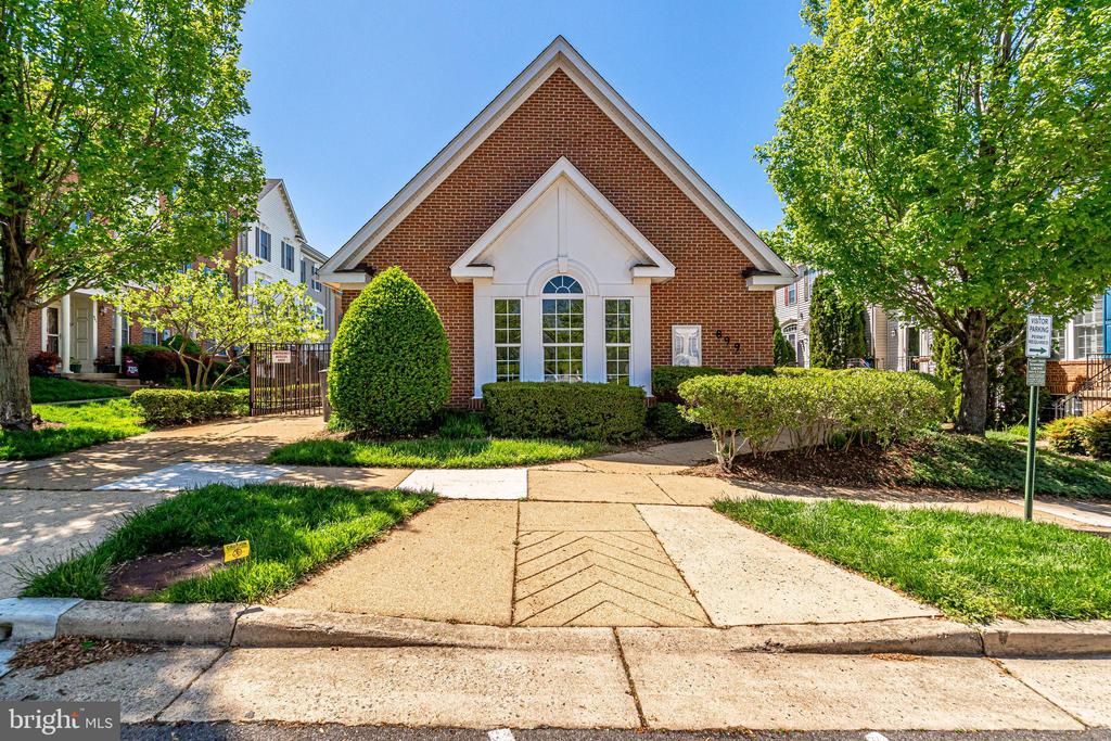 5807 PEARSON LANE