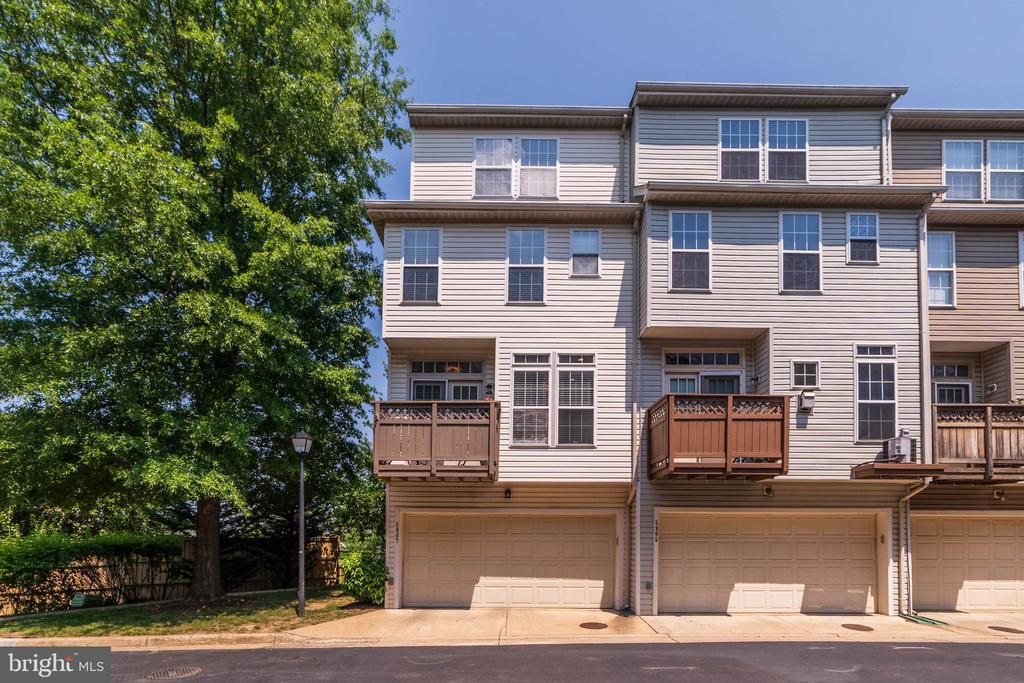 5807 PEARSON LANE