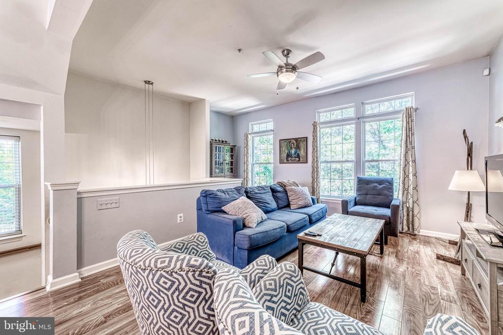 5807 PEARSON LANE