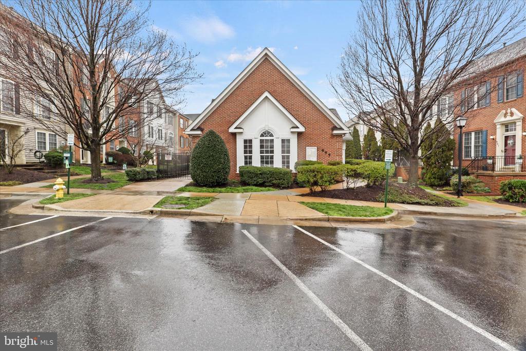 901 HARRISON CIRCLE