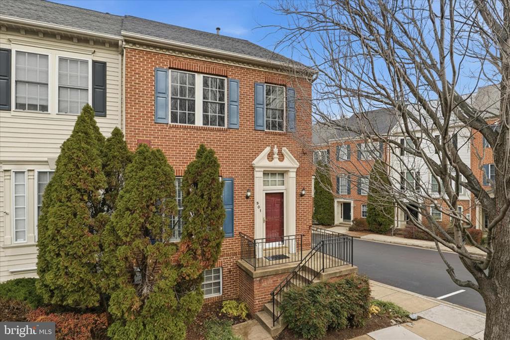 901 HARRISON CIRCLE