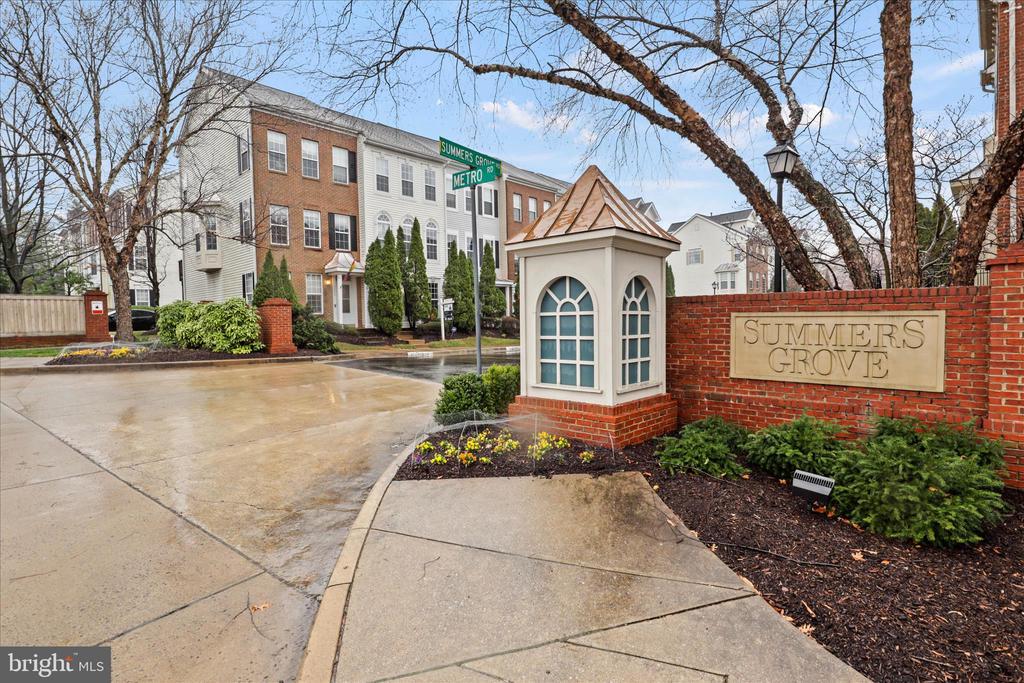 901 HARRISON CIRCLE