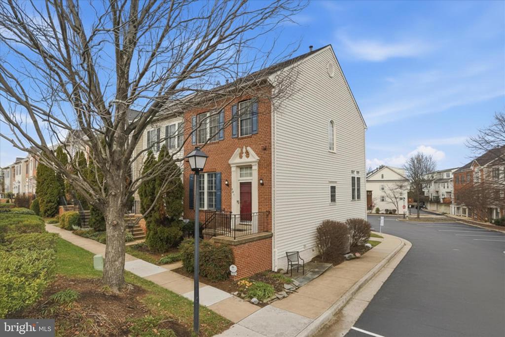 901 HARRISON CIRCLE