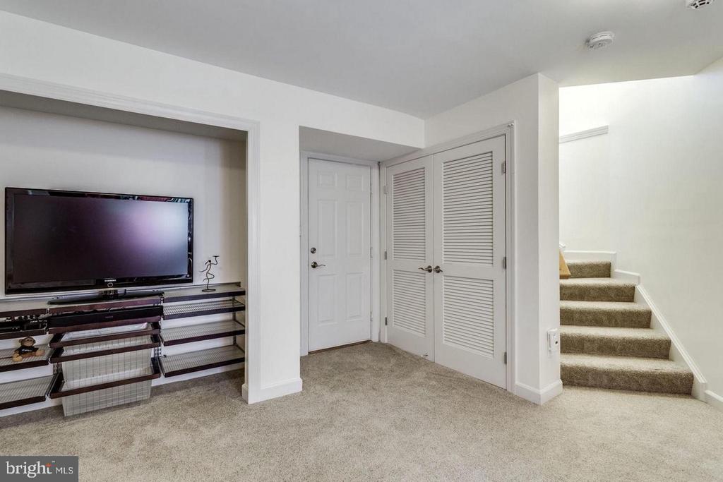 901 HARRISON CIRCLE