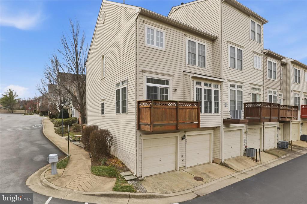 901 HARRISON CIRCLE