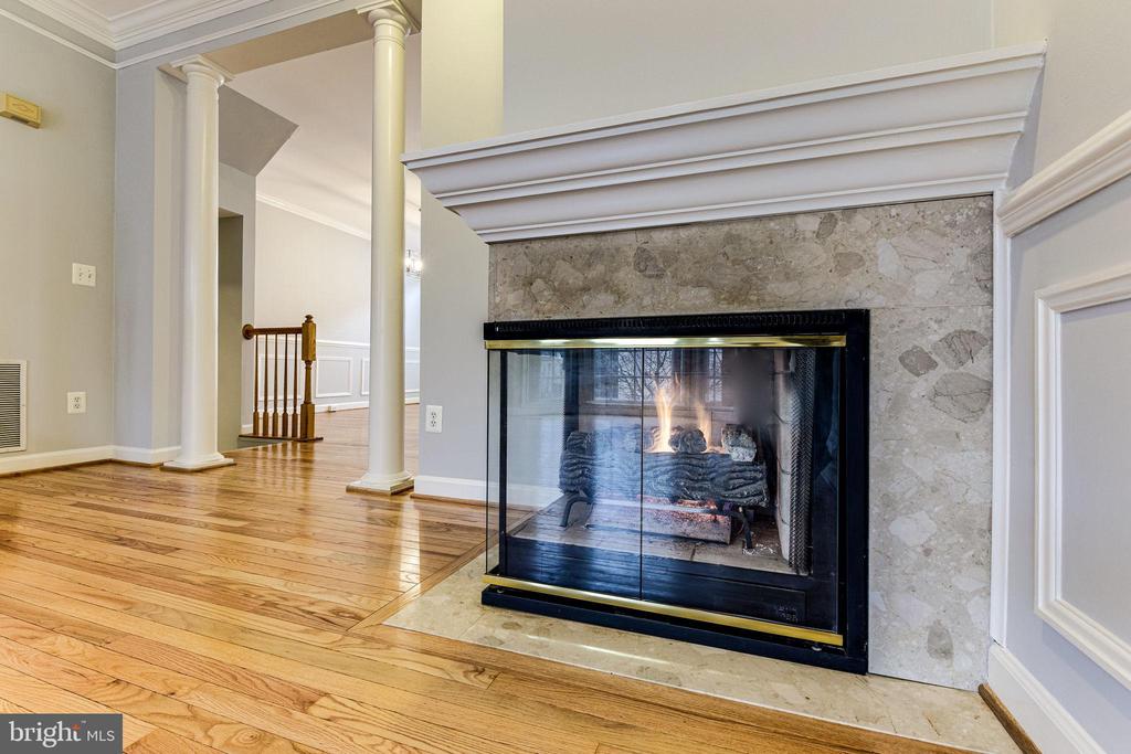 953 HARRISON CIRCLE
