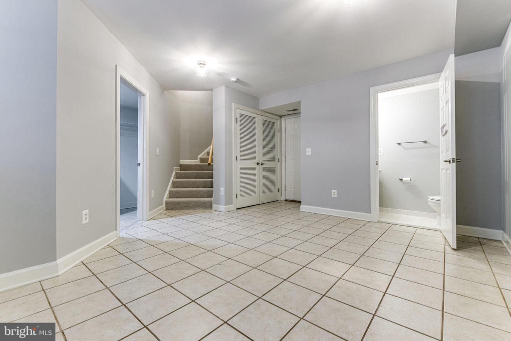 953 HARRISON CIRCLE