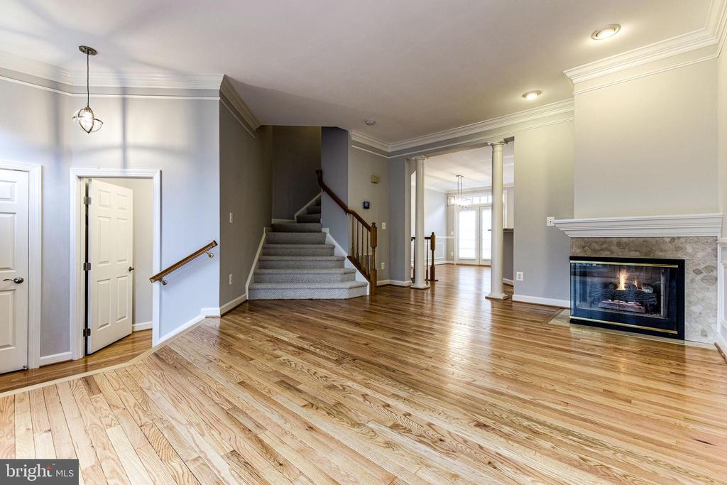 953 HARRISON CIRCLE