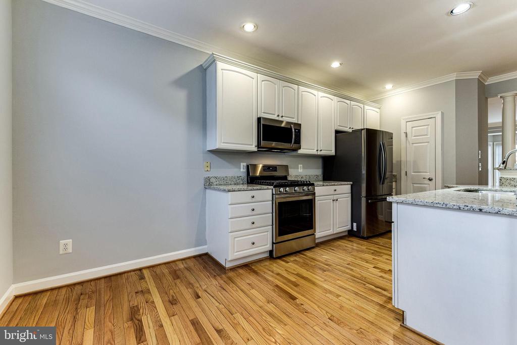 953 HARRISON CIRCLE