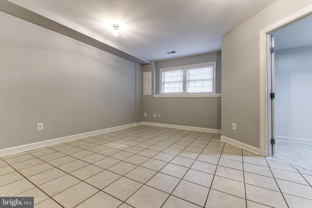 953 HARRISON CIRCLE