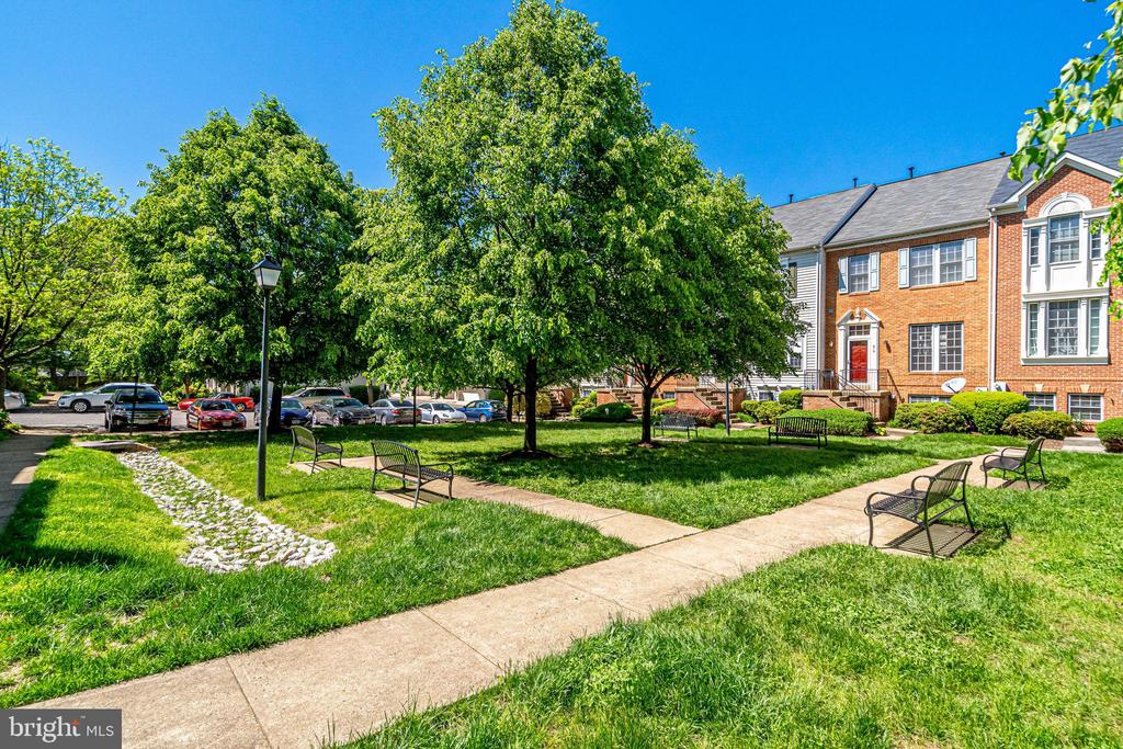 953 HARRISON CIRCLE