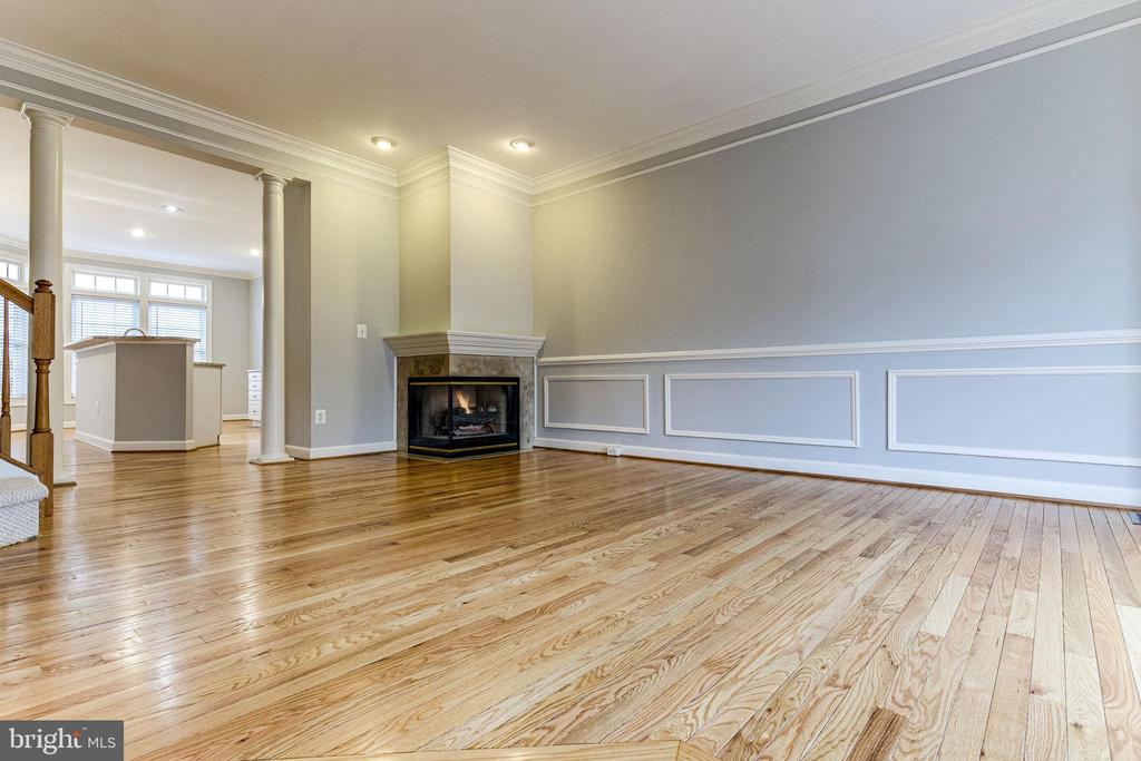 953 HARRISON CIRCLE