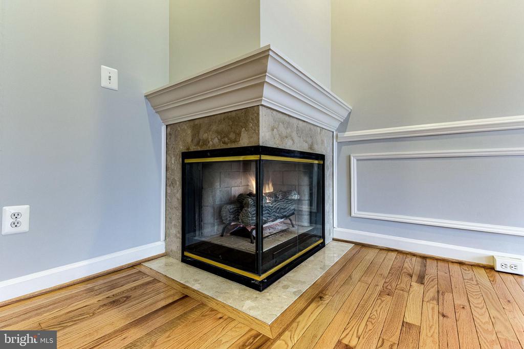 953 HARRISON CIRCLE