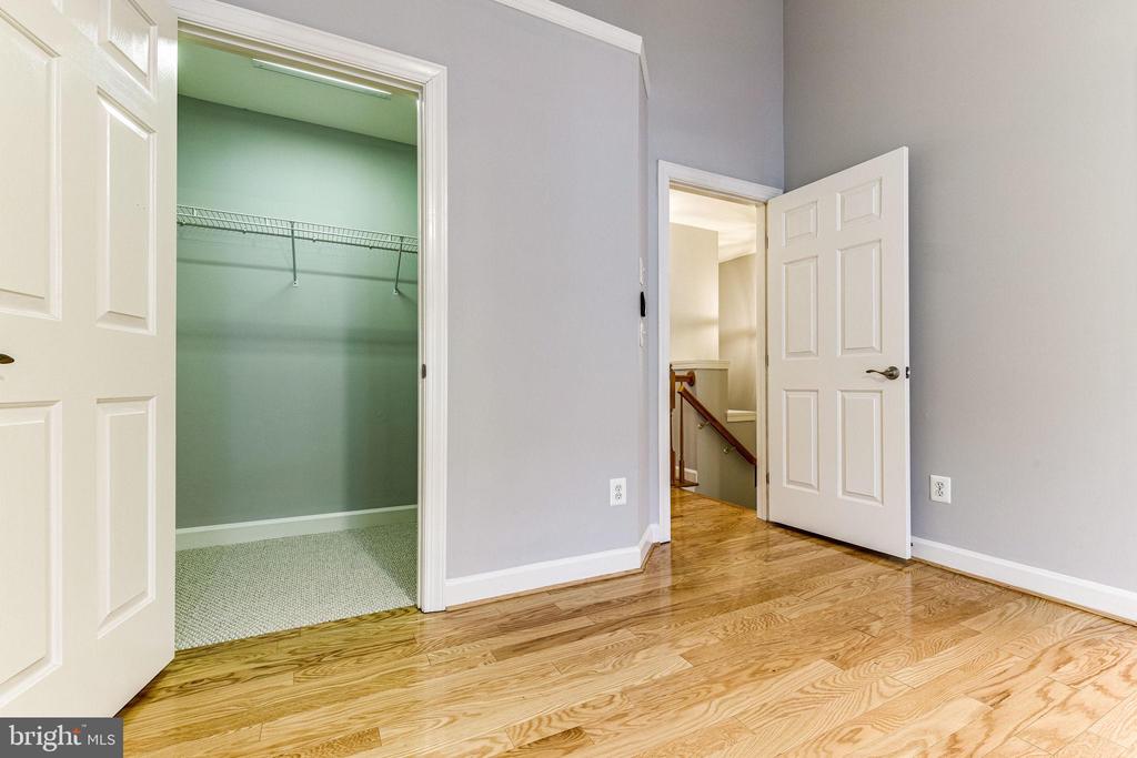 953 HARRISON CIRCLE