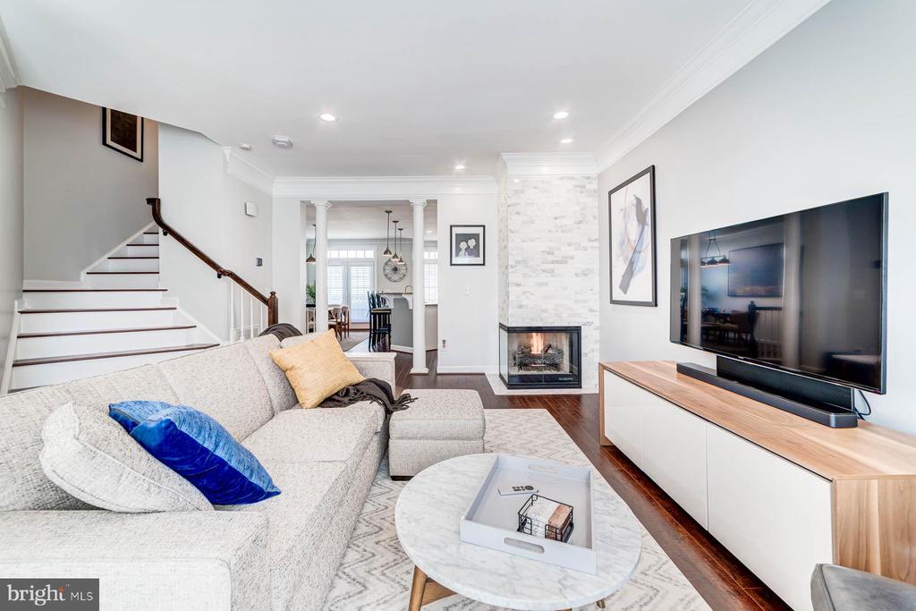 947 HARRISON CIRCLE