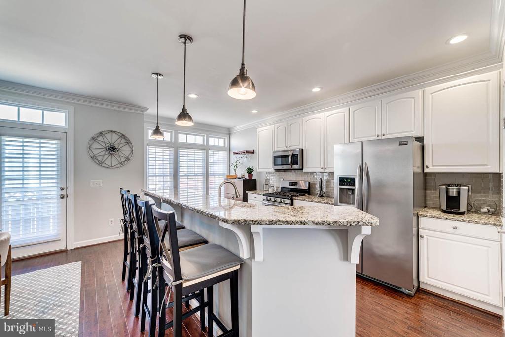 947 HARRISON CIRCLE