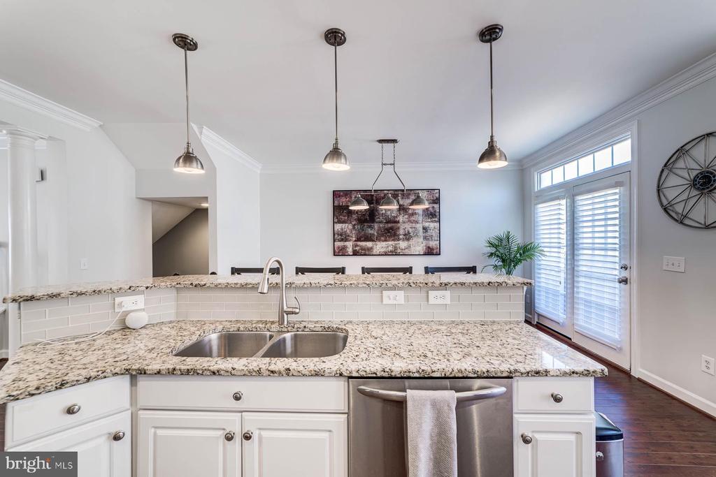 947 HARRISON CIRCLE