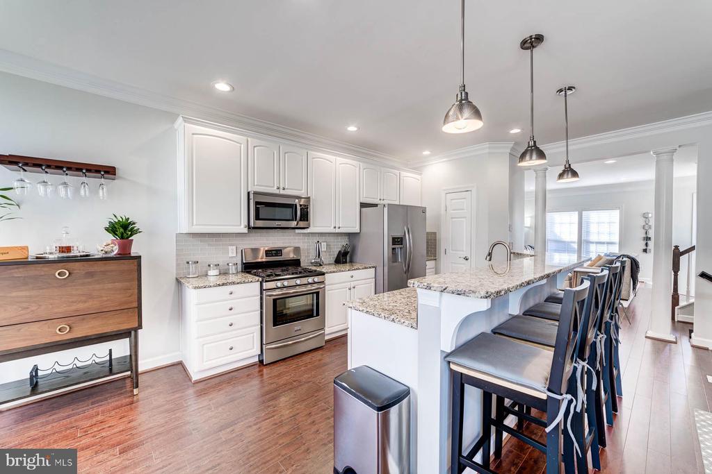 947 HARRISON CIRCLE