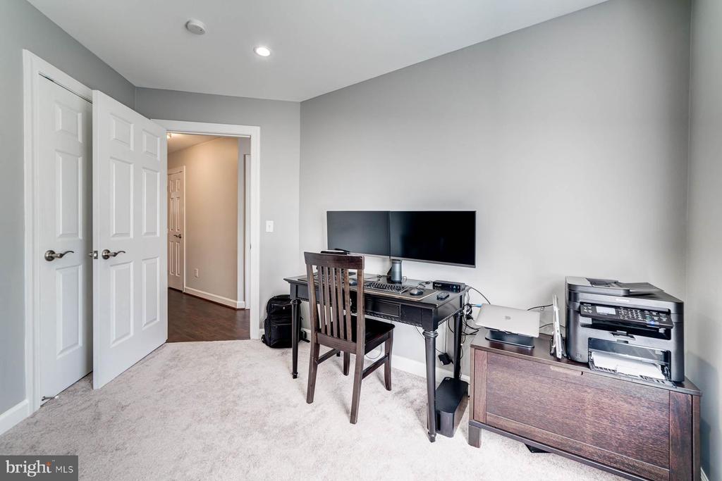 947 HARRISON CIRCLE