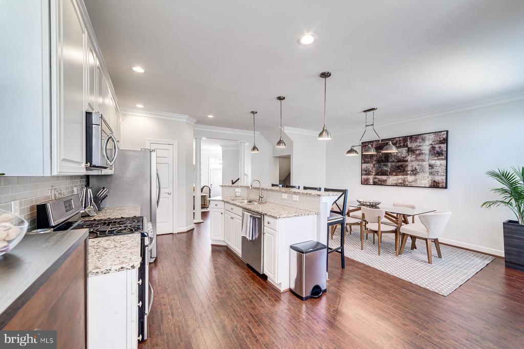947 HARRISON CIRCLE
