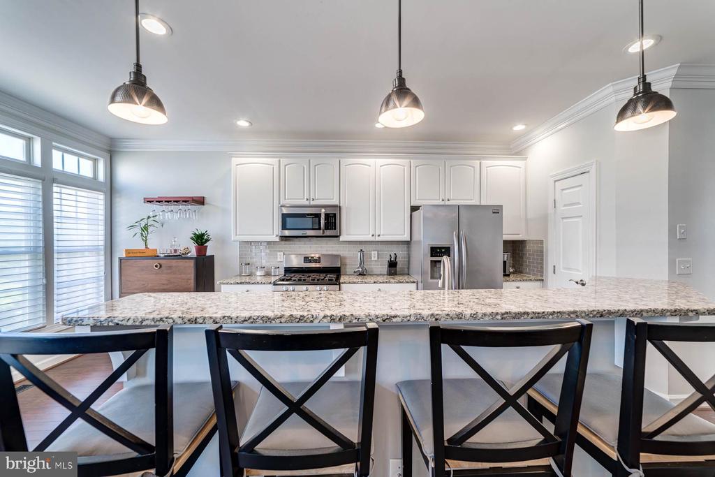 947 HARRISON CIRCLE