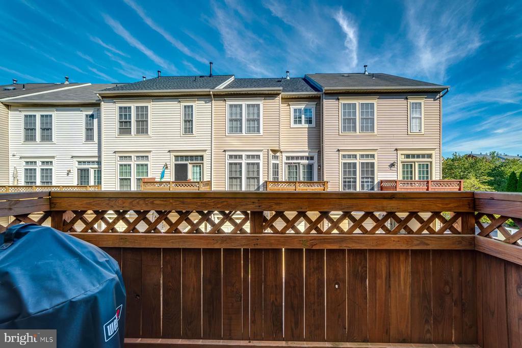 947 HARRISON CIRCLE