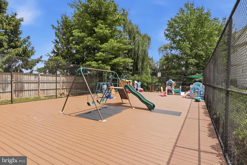 986 HARRISON CIRCLE