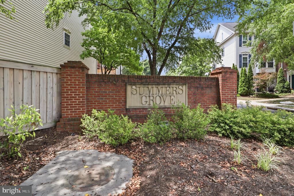 986 HARRISON CIRCLE