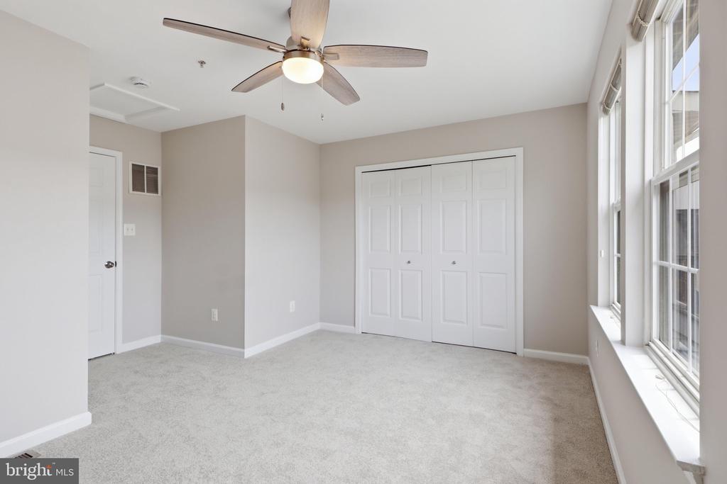 986 HARRISON CIRCLE