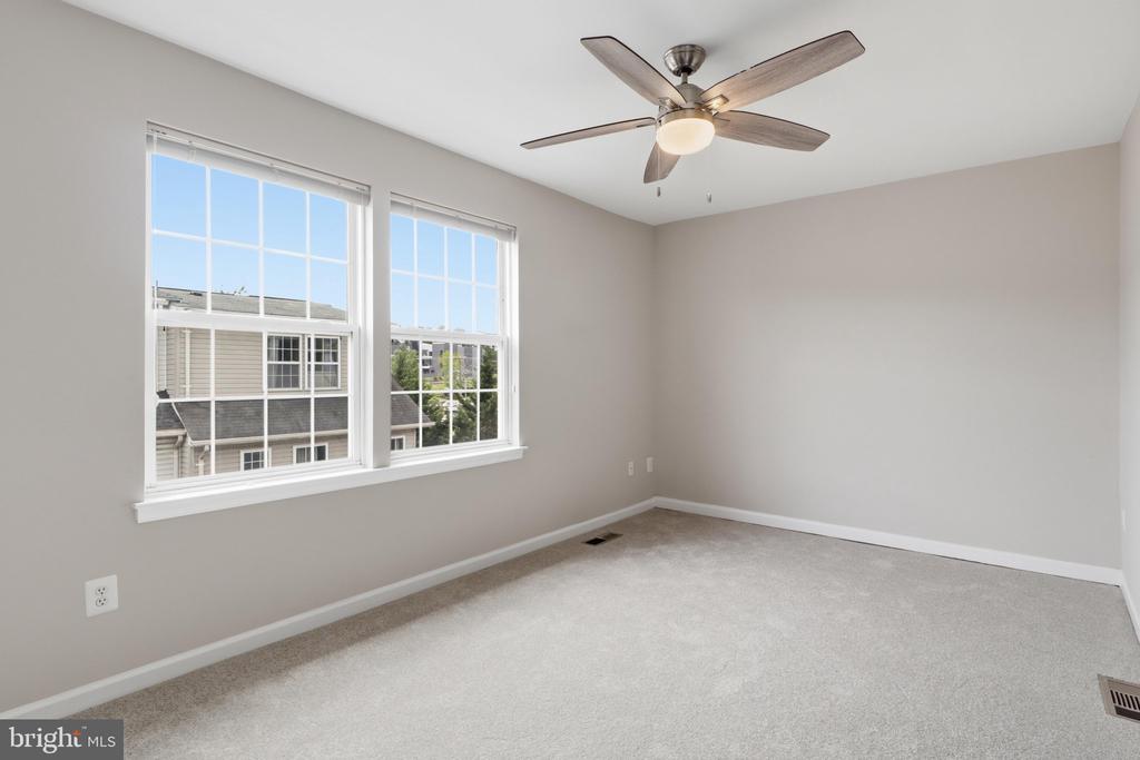 986 HARRISON CIRCLE
