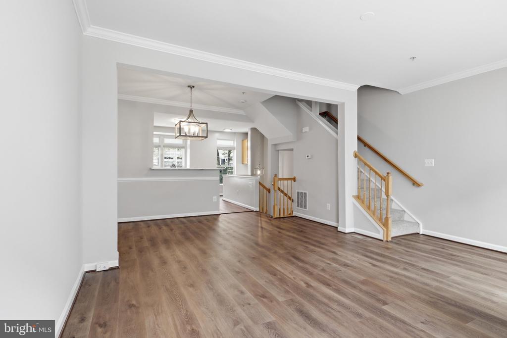 986 HARRISON CIRCLE